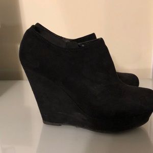 Black Wedges